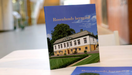 Boken om Rosenlunds herrgård i handeln.